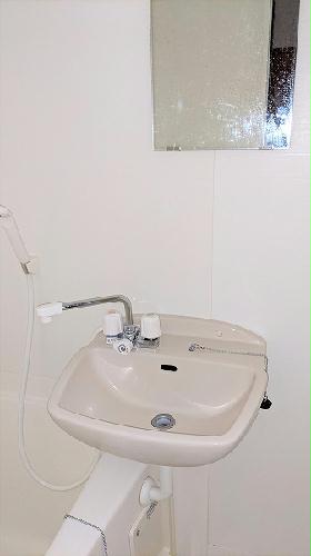 洗面設備　現況優先。設備・仕様は現地と異なる場合あります。