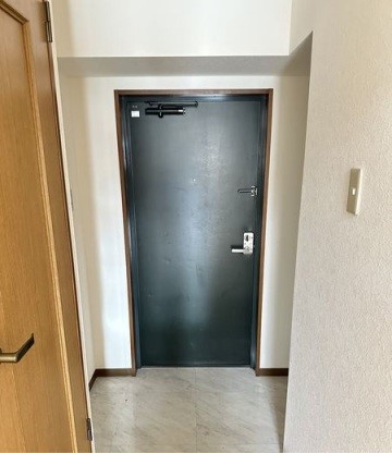玄関　同物件別号室の写真です。
