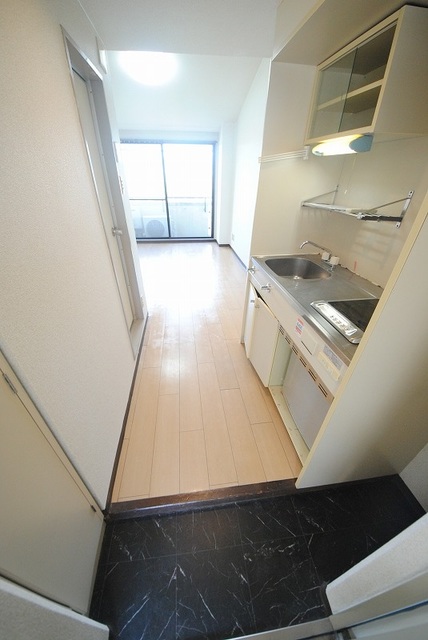 玄関　写真は４０２号室