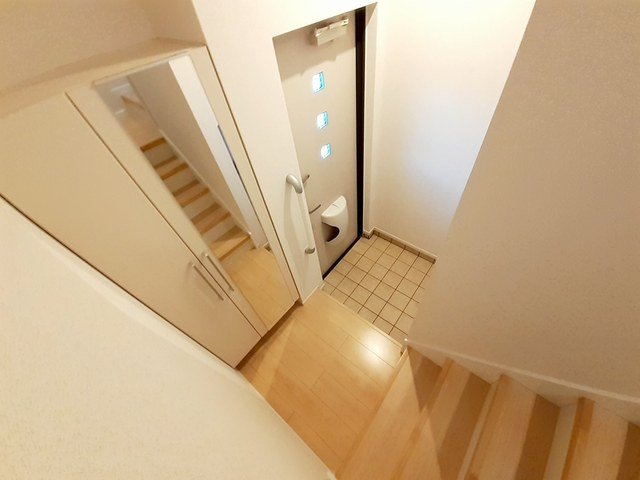 玄関　収納もある玄関です