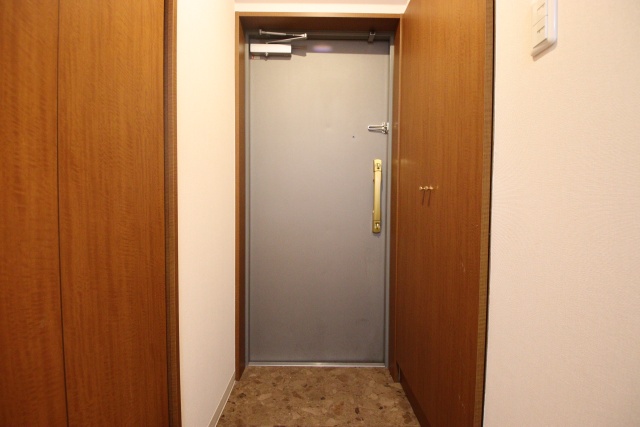 玄関　※別室の参考写真の為、現況優先です。