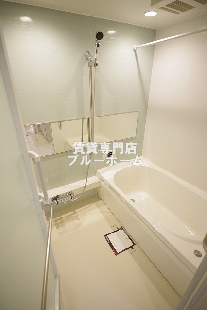 バス・シャワールーム　浴室乾燥機・追い炊き機能付きお風呂です！