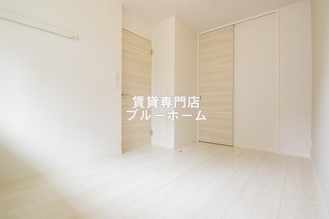 その他　5.4帖の広い洋室です！