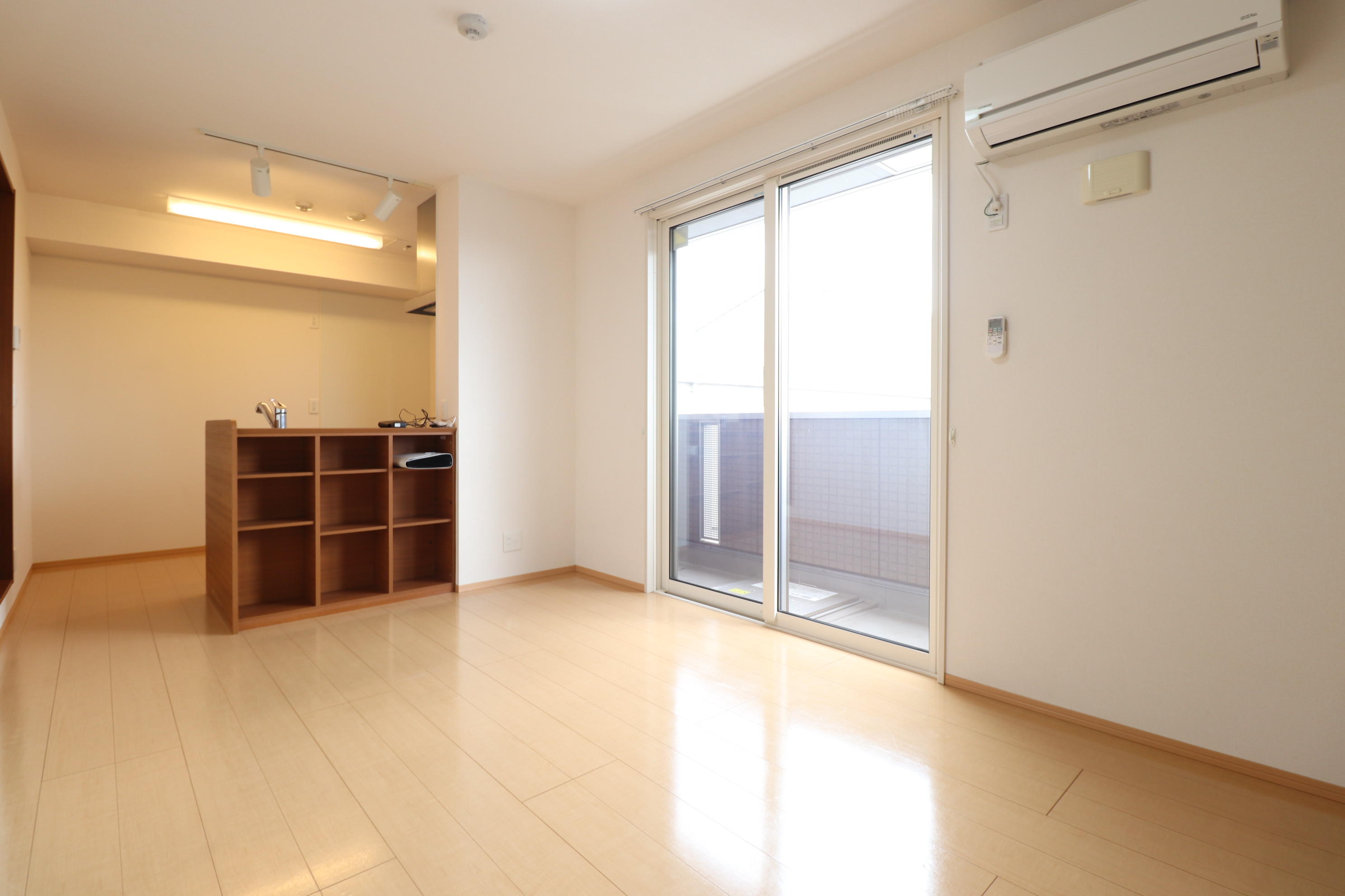 居室・リビング　10.5帖の快適に過ごしていただけるリビングです♪