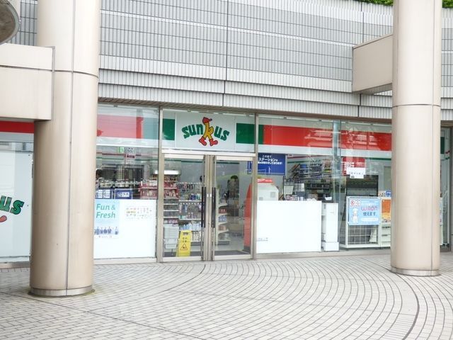 コンビニ　サンクス田端駅前店（コンビニ）まで527m