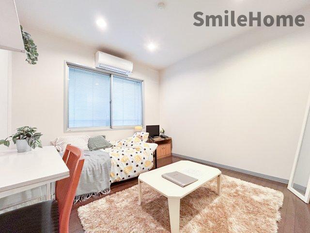 居室・リビング　エアコン付きのお部屋です