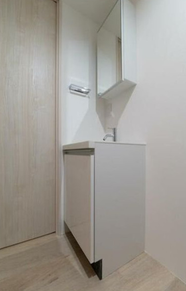 洗面設備　別部屋の写真を使用しております。