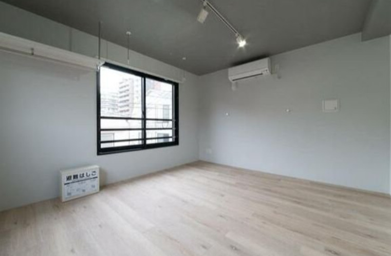 居室・リビング　別部屋の写真を使用しております。