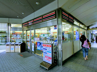 コンビニ　セブンイレブン 新高円寺駅前店（コンビニ）まで564m