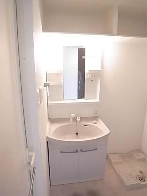 洗面設備　コンパクトで使いやすい洗面所