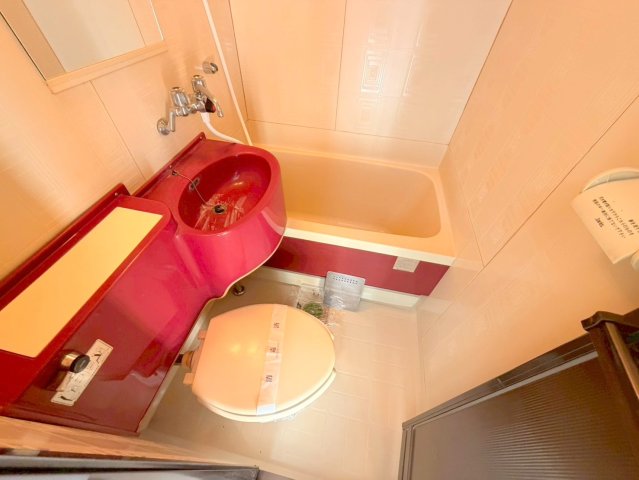 バス・シャワールーム　お掃除らくらくのユニットバスです。