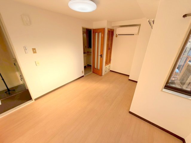 居室・リビング　明るく広々としたリビングです。