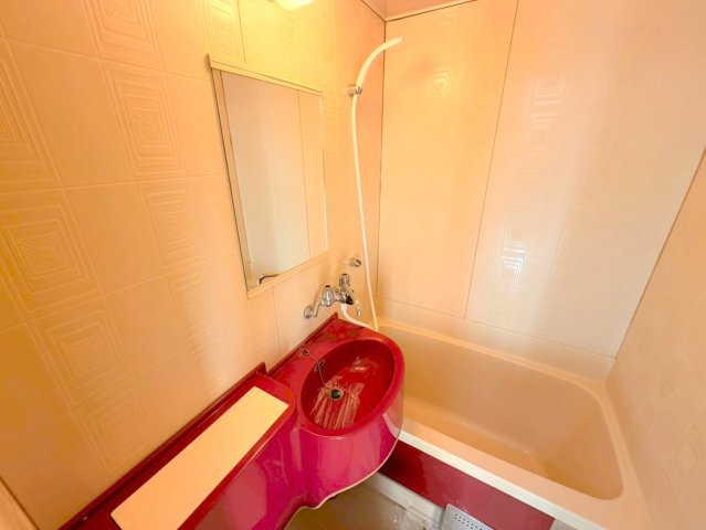 洗面設備　洗面台はバスルーム内です。