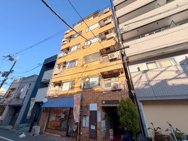 建物外観　どこか懐かしさを感じさせてくれる暖かみのある建物です。