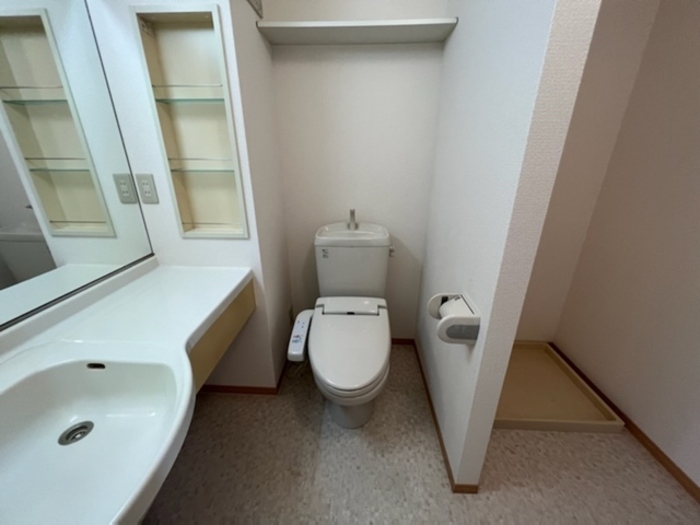 トイレ　温水洗浄暖房便座のトイレ