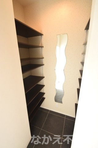 玄関　収納もある玄関です