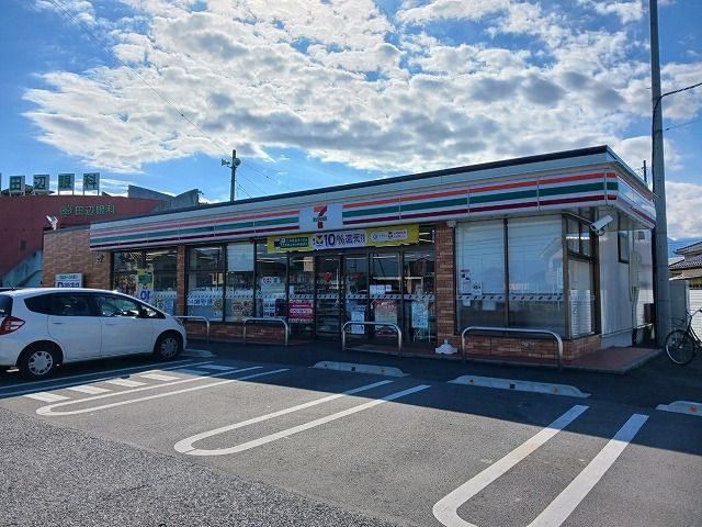 コンビニ　セブンイレブン甲斐西八幡店（コンビニ）まで400m