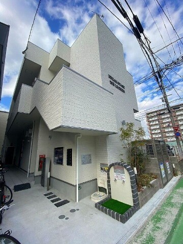 建物外観　吉塚エリアのデザイナーズアパートです