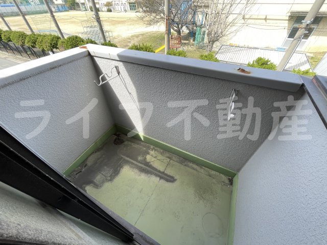 バルコニー　開放的で明るい空間を演出してくれるバルコニーです