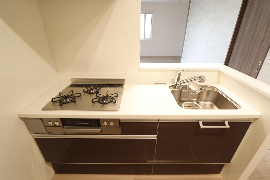 キッチン　３口コンロで同時調理可能！