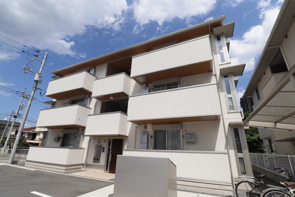 建物外観　日ノ出町一丁目の1LDKアパート♪