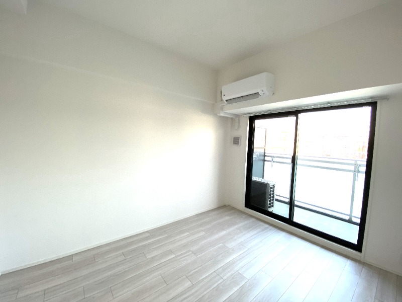 居室・リビング　白を基調にした明るいお部屋です。