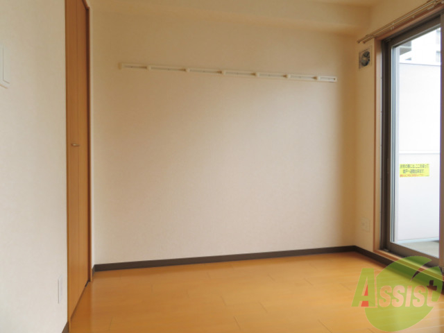 その他部屋・スペース　こちらは洋室を撮影しました。寝室にしましょう。