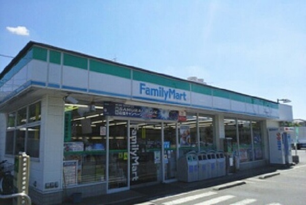 コンビニ　ファミリーマート（コンビニ）まで400m