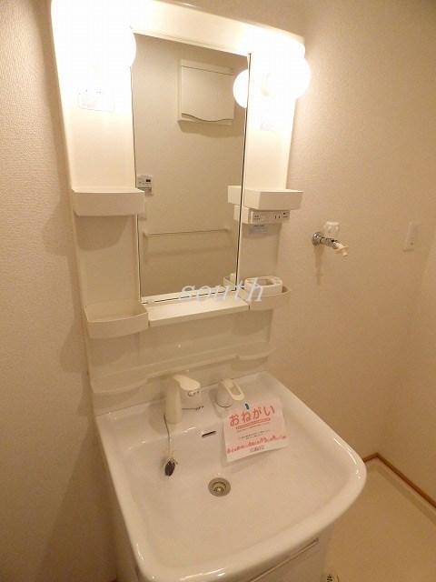 洗面設備　シャンプードレッサー付きの独立洗面台♪
