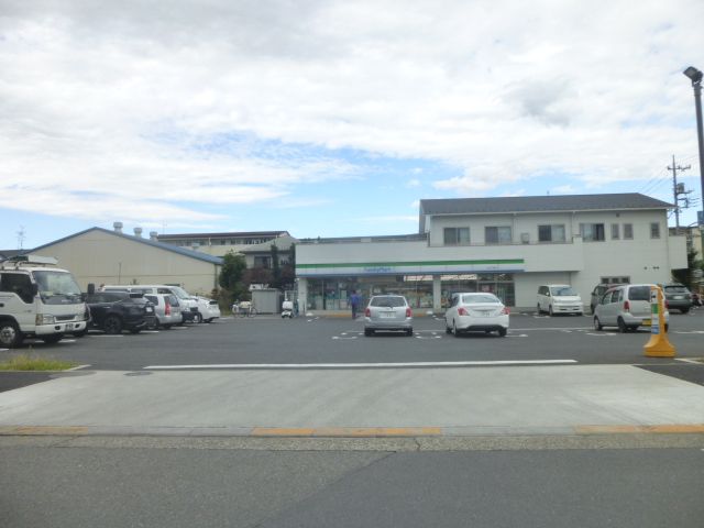 コンビニ　ファミリーマート入谷三丁目店（コンビニ）まで202m