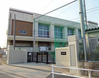 小学校　名古屋市立楠小学校（小学校）まで973m