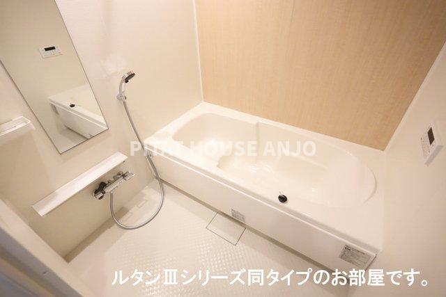 バス・シャワールーム　落ち着いた空間のお風呂です