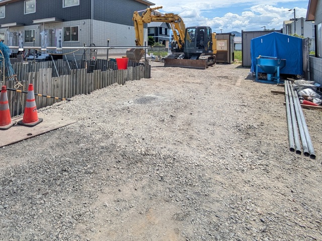 駐車場　建築中