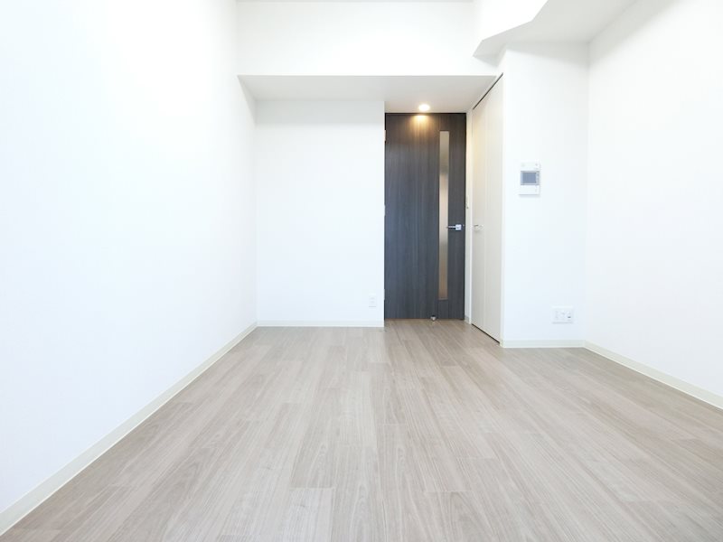 その他部屋・スペース　白と木目調を用いた落ち着いた居室です。
