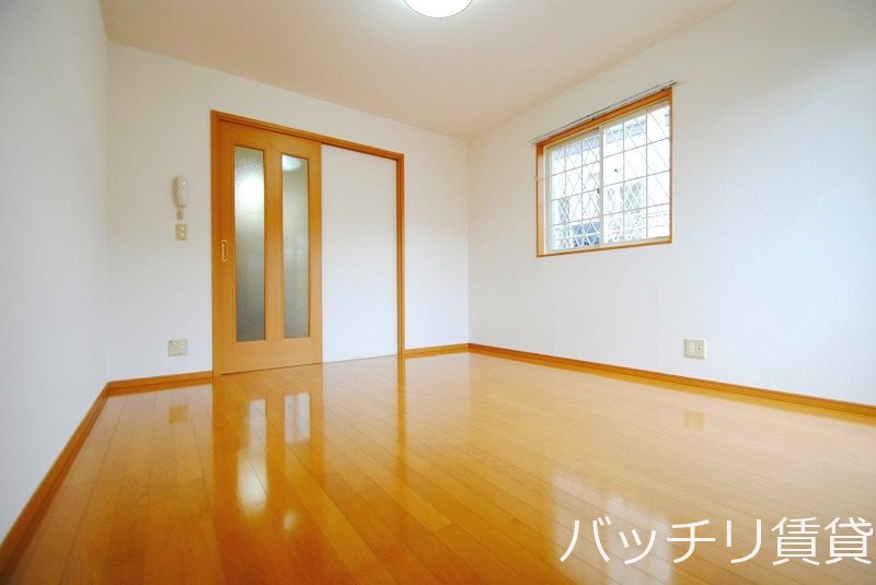 居室・リビング　別号室の画像。現況を優先します。