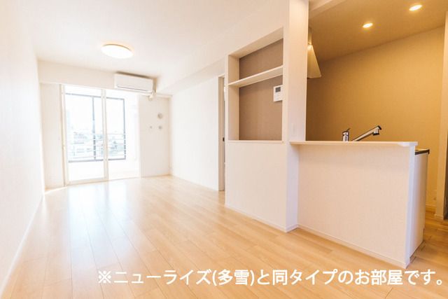 居室・リビング　こちらの居間で趣味の時間をお楽しみください