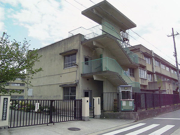 小学校　八尾市立久宝寺小学校（小学校）まで876m