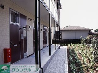 エントランス　設備・仕様は号室により異なる為、現況を優先致します。