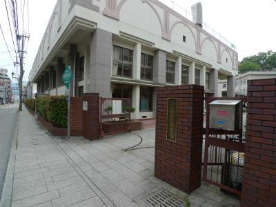 中学校　長崎市立梅香崎中学校（中学校）まで1243m