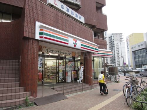 コンビニ　セブンイレブン豊島要町駅前（コンビニ）まで311m