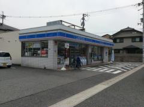 コンビニ　ローソン 三木緑が丘西店（コンビニ）まで120m
