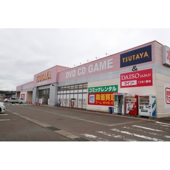 レンタルビデオ　ＴＳＵＴＡＹＡ飯山店（レンタルビデオ）まで860m
