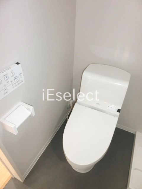 トイレ　ウォシュレット付きのトイレ。