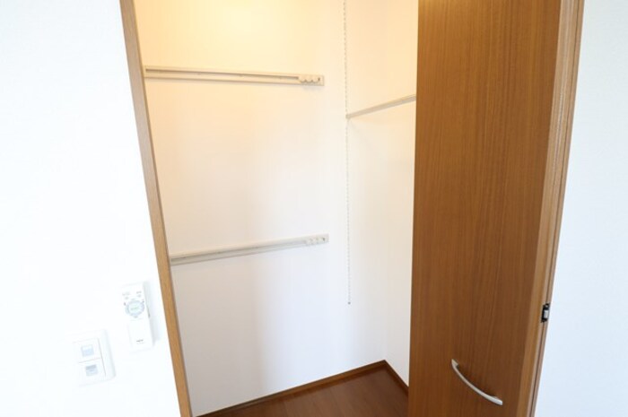 収納　ワンステップクローゼット