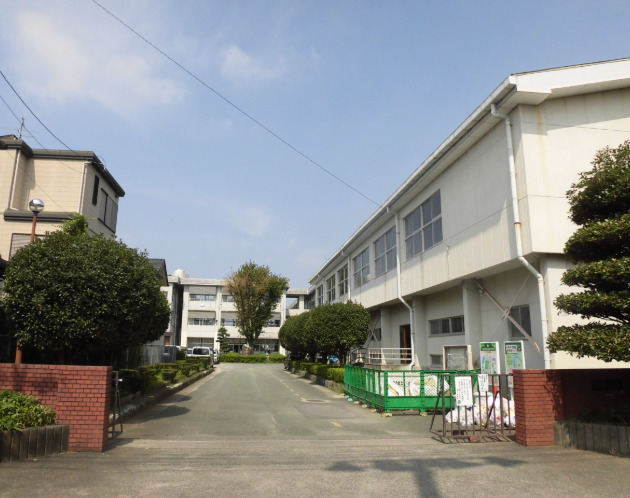小学校　熊本市立楡木小学校（小学校）まで745m