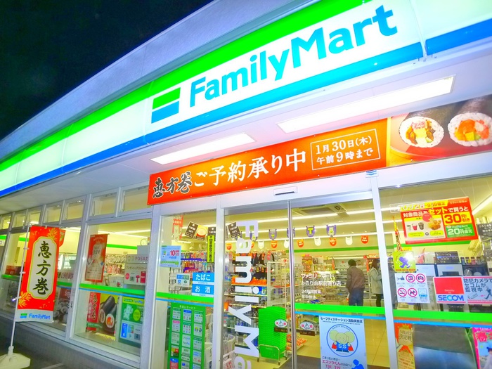 コンビニ　ファミリーマート（コンビニ）まで480m