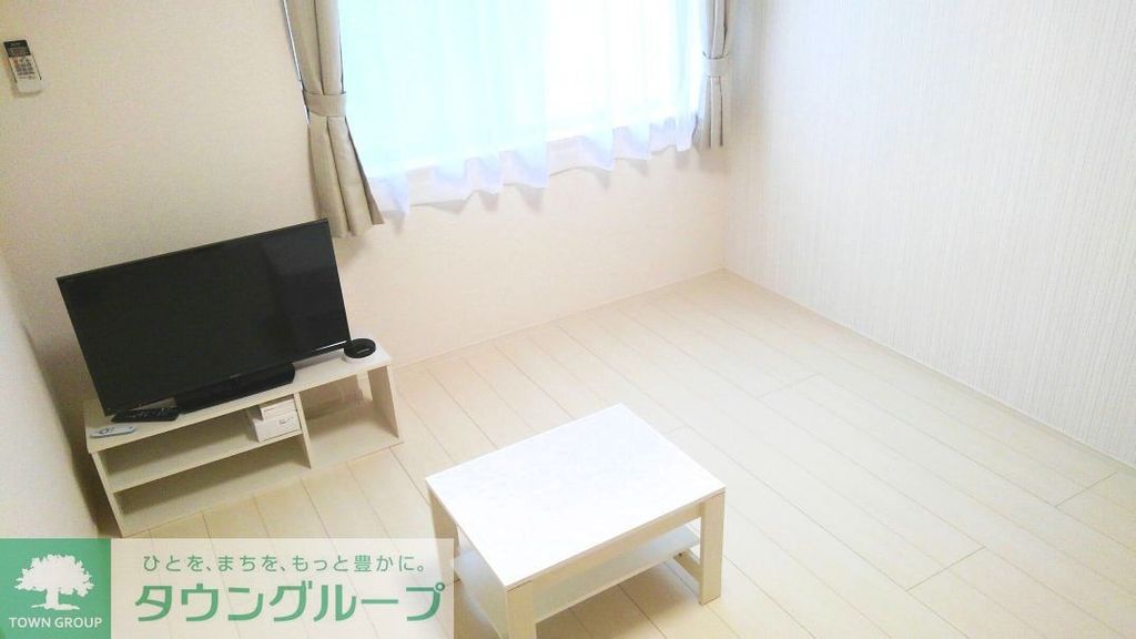 その他部屋・スペース　南向きの窓から暖かい日差しが差し込みます。