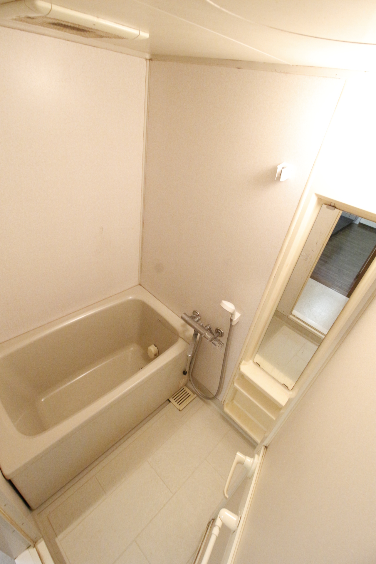 バス・シャワールーム　別の部屋の写真です