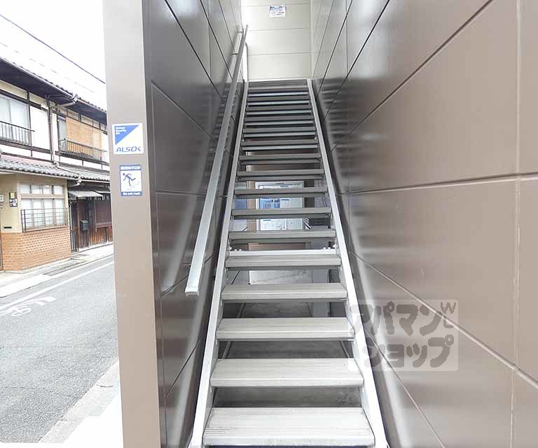 レオパレス御所西の外観写真
