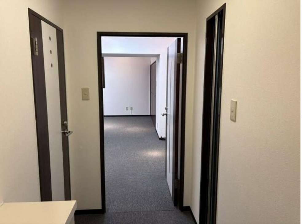 玄関　玄関側から見たリビングの眺望写真♪